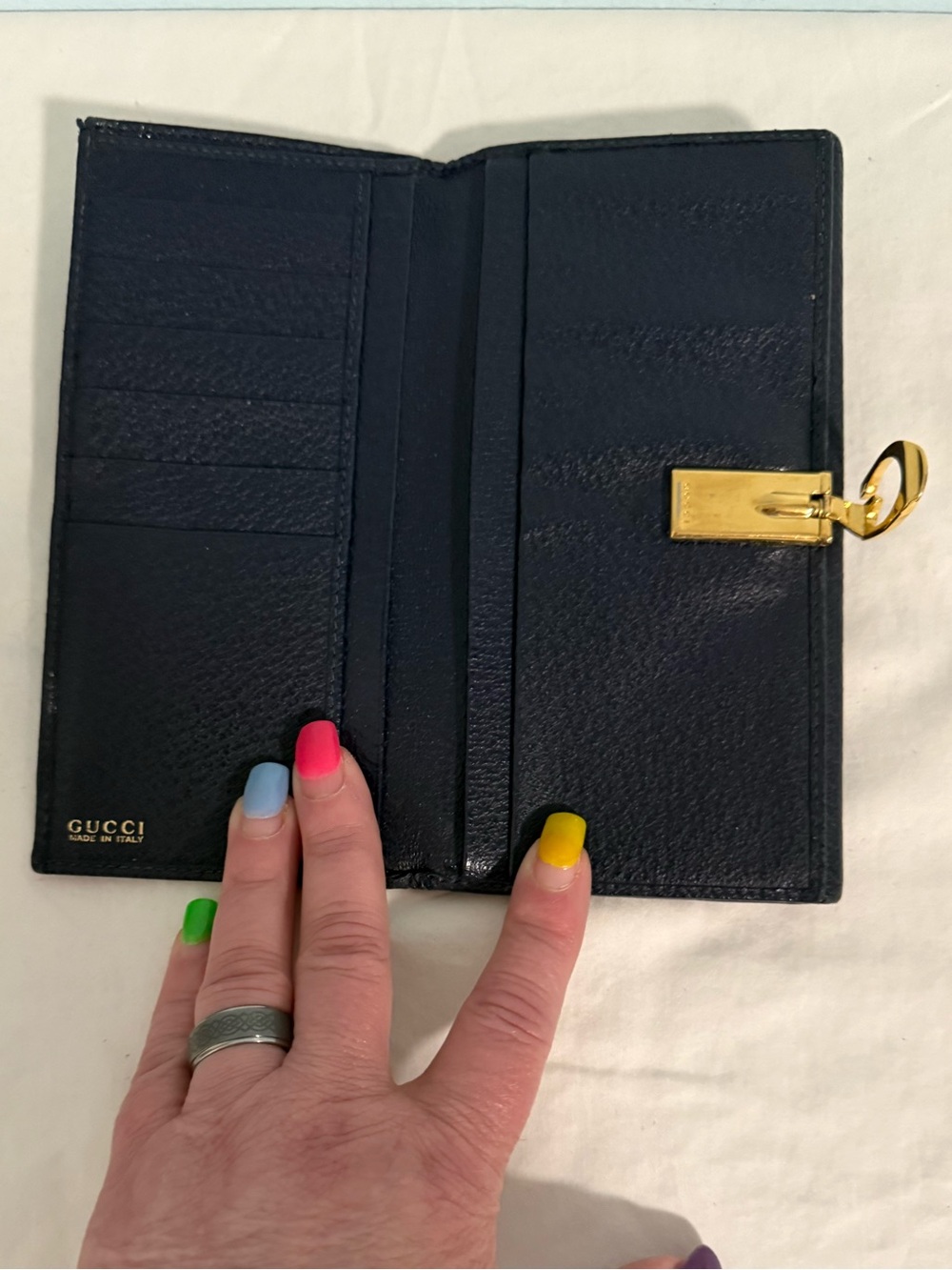 Gucci Vintage Navy Pebbled Leather Cardholder/Wallet with Gold tone Logo clasp!๐ฎ - Picture 4 of 16